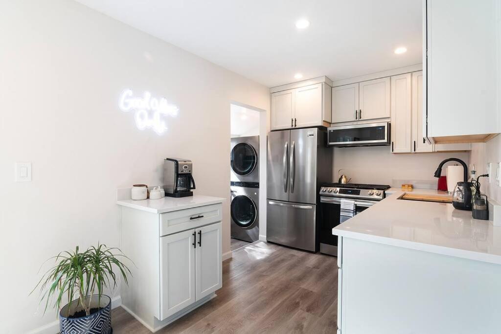 Beautiful 3 Bed 1 Bath Designer Home + Hot Tub Los Angeles Dış mekan fotoğraf