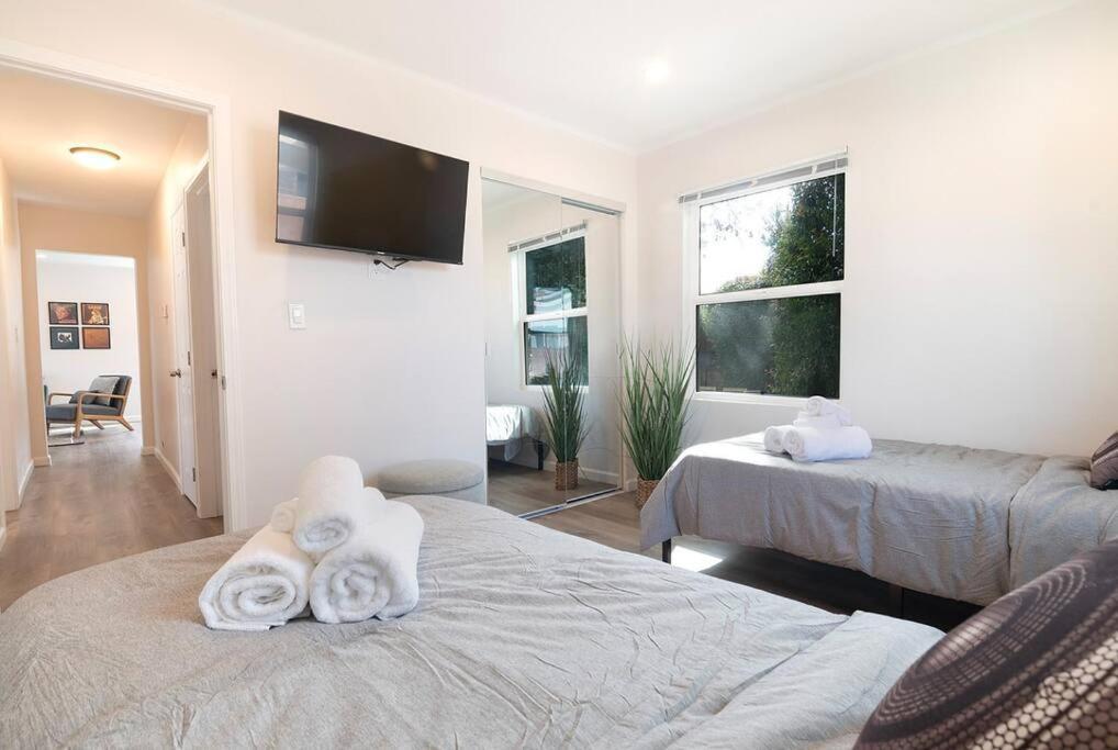 Beautiful 3 Bed 1 Bath Designer Home + Hot Tub Los Angeles Dış mekan fotoğraf