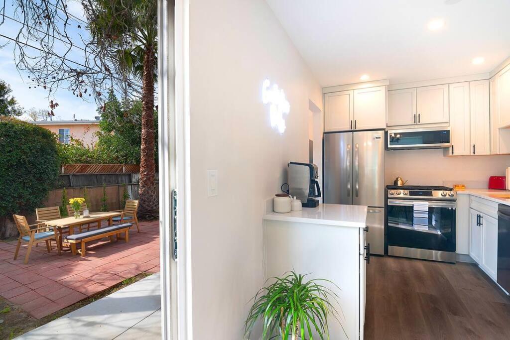 Beautiful 3 Bed 1 Bath Designer Home + Hot Tub Los Angeles Dış mekan fotoğraf