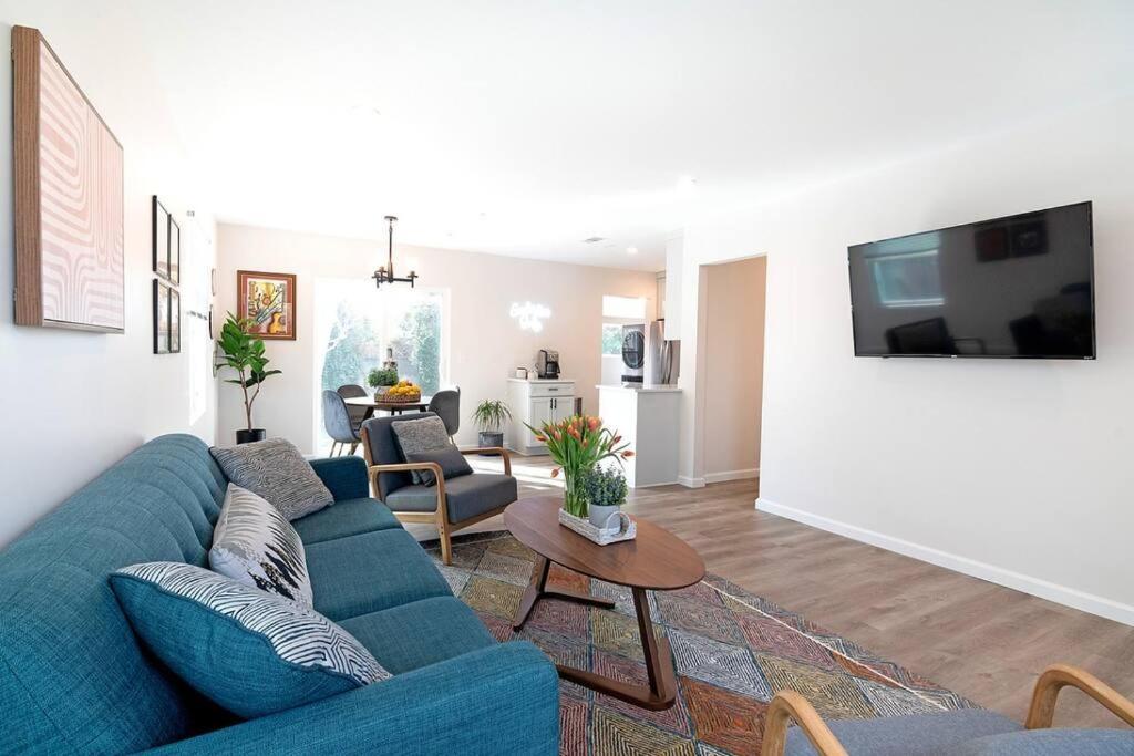 Beautiful 3 Bed 1 Bath Designer Home + Hot Tub Los Angeles Dış mekan fotoğraf