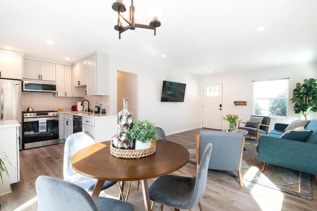 Beautiful 3 Bed 1 Bath Designer Home + Hot Tub Los Angeles Dış mekan fotoğraf