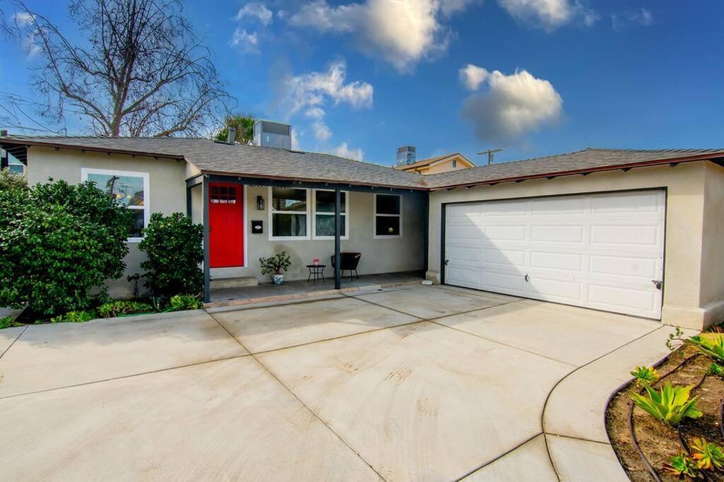 Beautiful 3 Bed 1 Bath Designer Home + Hot Tub Los Angeles Dış mekan fotoğraf